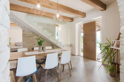 Schicke Villa mit Whirlpool