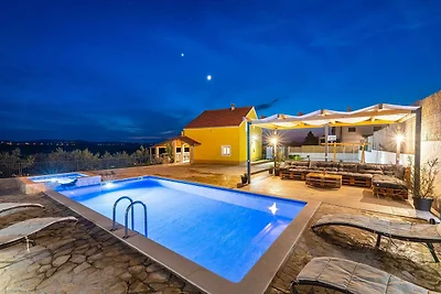 Familienurlaub mit Pool und Terrasse