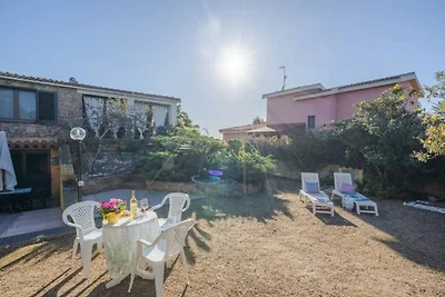 Vakantiehuis in Isola Rossa met tuin