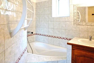 Casa in pietra con piscina in comune,...
