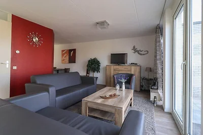 Komfortabler Deluxe-Bungalow am Wasser