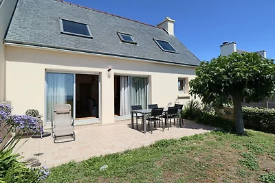 Ferienhaus in Plouhinec mit Terrasse