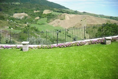 Appartamento a Petrella Guidi con giardino