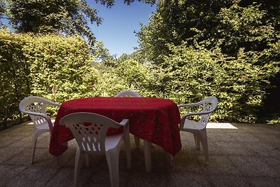 Appartamento attraente a Vezac con piscina