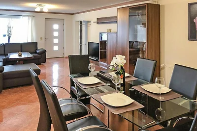 Schönes Ferienhaus mit Terrasse