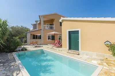 Villa in Roškići met zwembad
