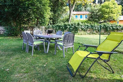 Apartament wakacyjny w Salò z basenem