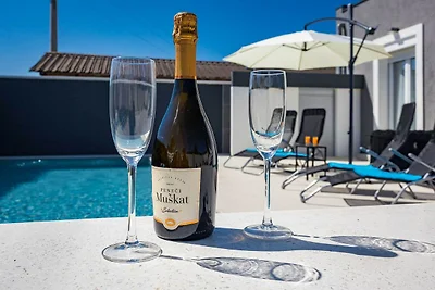 Villa in Gajana mit beheiztem Pool