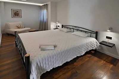 Luxury Slatine Apartments with Terrace and Ga...