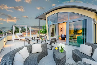 Modern panoramisch loft met terras, lift