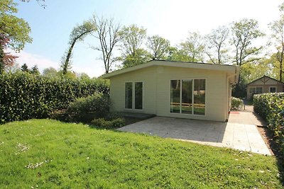 Schönes Chalet mit Terrasse am Teich