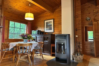 Baita in legno con vista sul pascolo, Eschede
