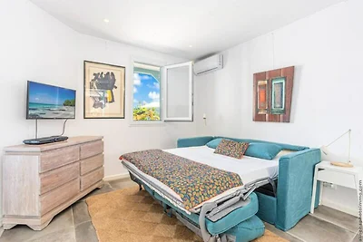 Villa in Gros Raisin in der Nähe eines atembe...