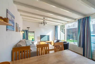 Bungalow in Sint Maartenszee am Strand