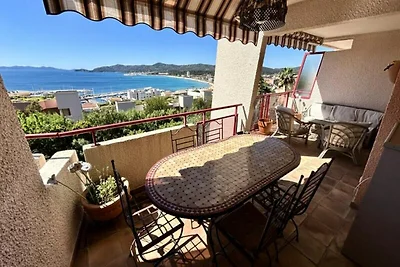 Appartement met Zeezicht en Zwembad