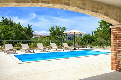 Adria mit beheiztem Pool