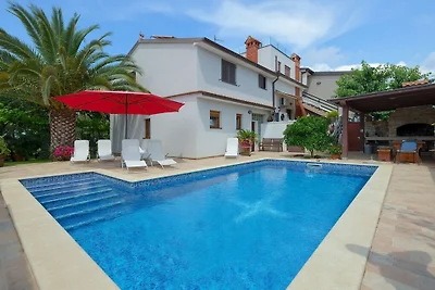 Ferienwohnung in Pula mit Schwimmbecken