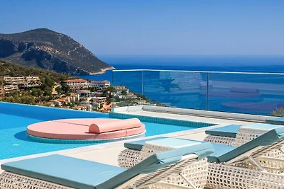 Villa in Kalkan mit Schwimmbecken