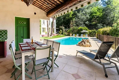 Villa bei Nizza mit Pool und Garten