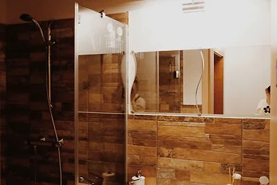 Rustic Refuge Glamping with Hot-Tub and Sauna...