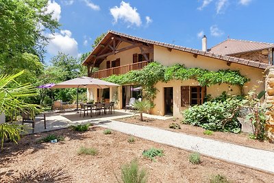 Geräumiges Bauernhaus mit beheiztem Pool