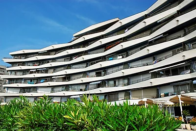 Apartment for 6 people near sand beach