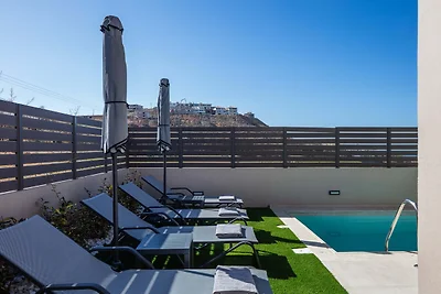 6-Bed Panormo Beachside Oasis