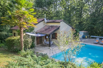 Ruhiges Ferienhaus mit großem Pool