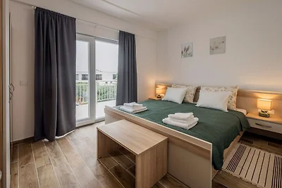 Holiday Home Milutin 1 - Four Bedroom Holiday...