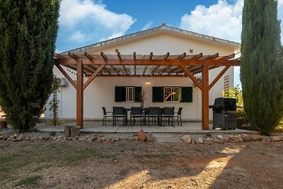 Haus mit großem Garten und Swimmingpool