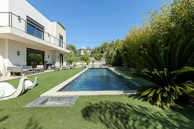Villa in Juan-les-Pins mit Pool und Whirlpool