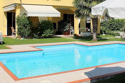 Spaziosa Casa vacanze a Lazise con piscina in...
