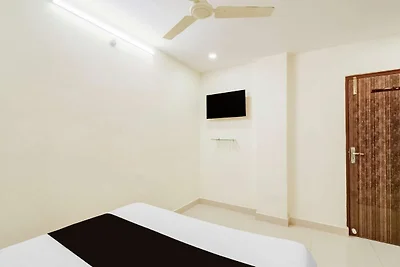 Super Hotel O Neredmet Road