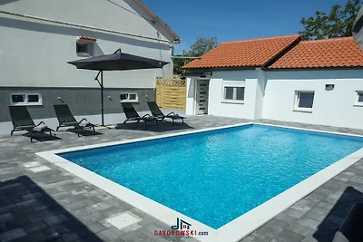 Villa in Glavica mit Schwimmbecken