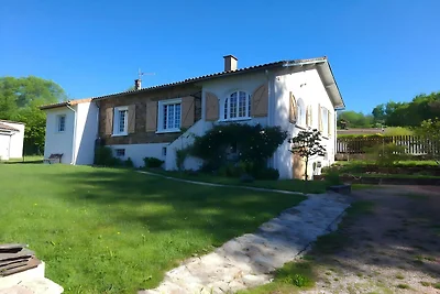 Villa in St Denis mit Pool und Pyrenäenblick