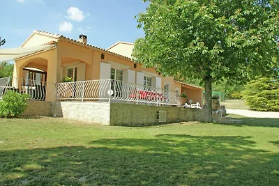 Villa con bellissimo giardino recintato