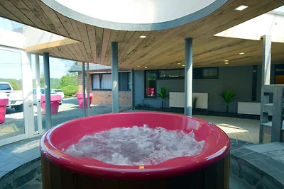 Trooz Villa mit Pool & Sauna