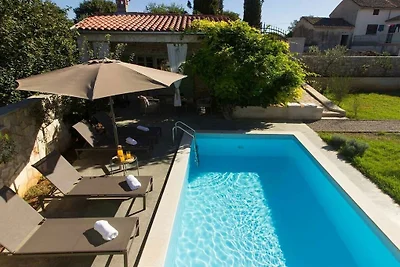 Kalu con piscina cerca de Rovinj
