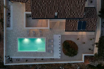 Villa Royal Stone mit Pool in Jezera