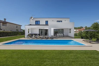 Villa in Nova Vas mit Schwimmbecken