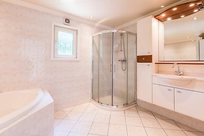 Komfortables Ferienhaus mit Spülmaschine inmi...