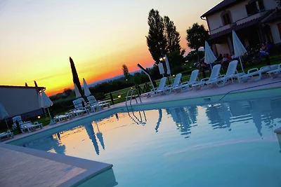 Villa moderna a Cannara con piscina