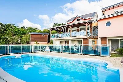 Geräumige Villa in Guadeloupe mit Außenpool