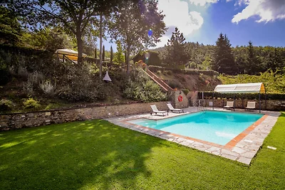 Verlockendes Ferienhaus in Cortona mit Pool