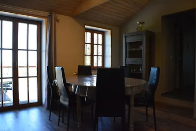 Spazioso chalet a Vielsalm con giardino