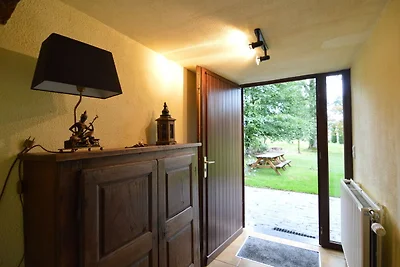 Landhaus auf einem Bauernhof mit Teich in...