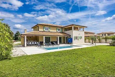 Elegantes Familienrefugium mit Pool in...