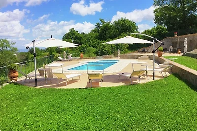 Villa a Montefiascone con spiaggia di mare
