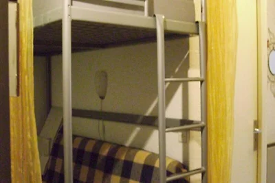 Studio für 4 Personen, Center Station