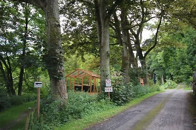 Rozerood, koetshuis bij de vijver